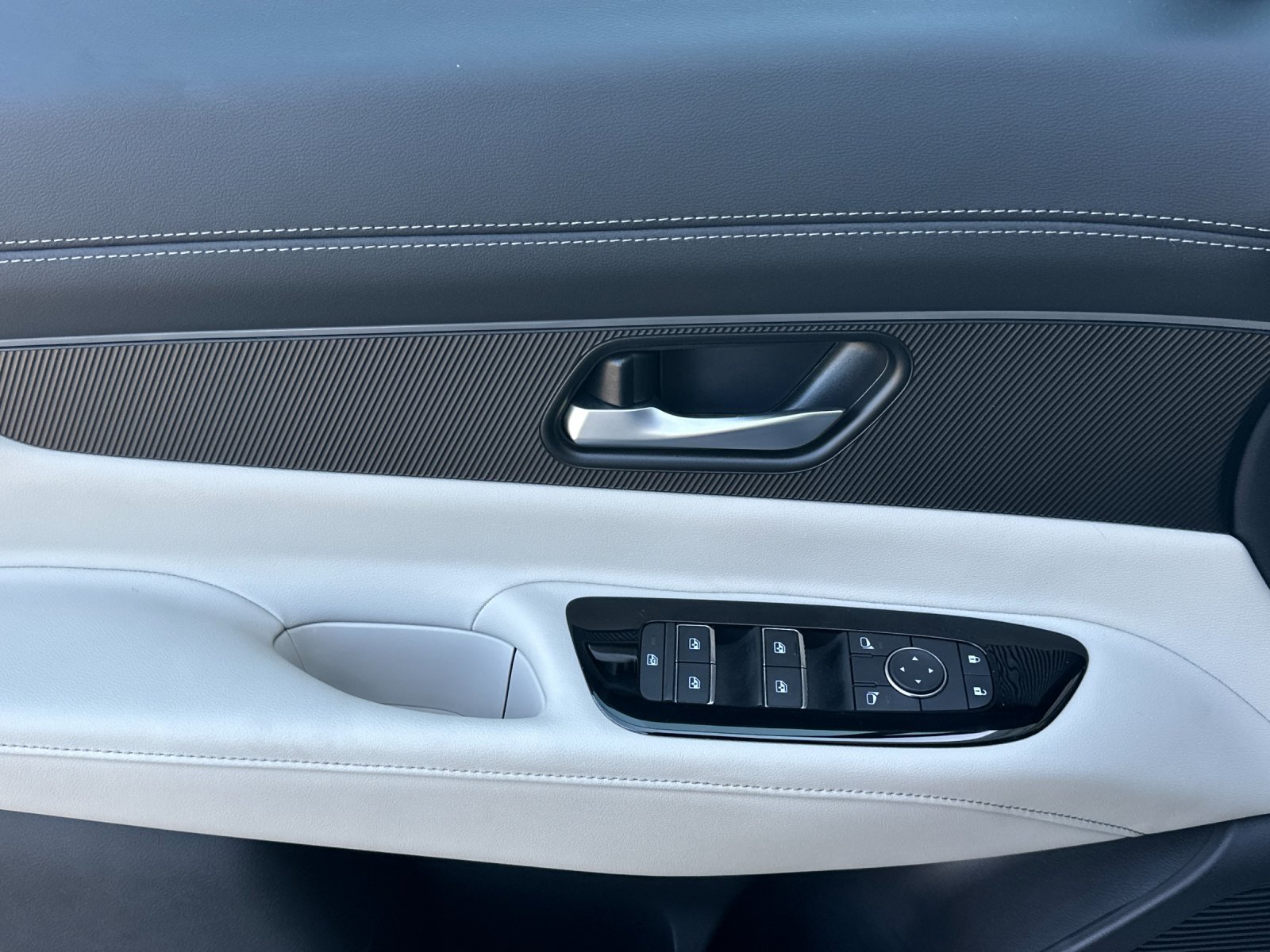 Certified 2025 Nissan Murano SV AWD/4WD image 11
