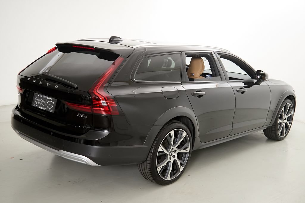 Certified 2025 Volvo V90 B6 Cross Country Ultra AWD/4WD image 9