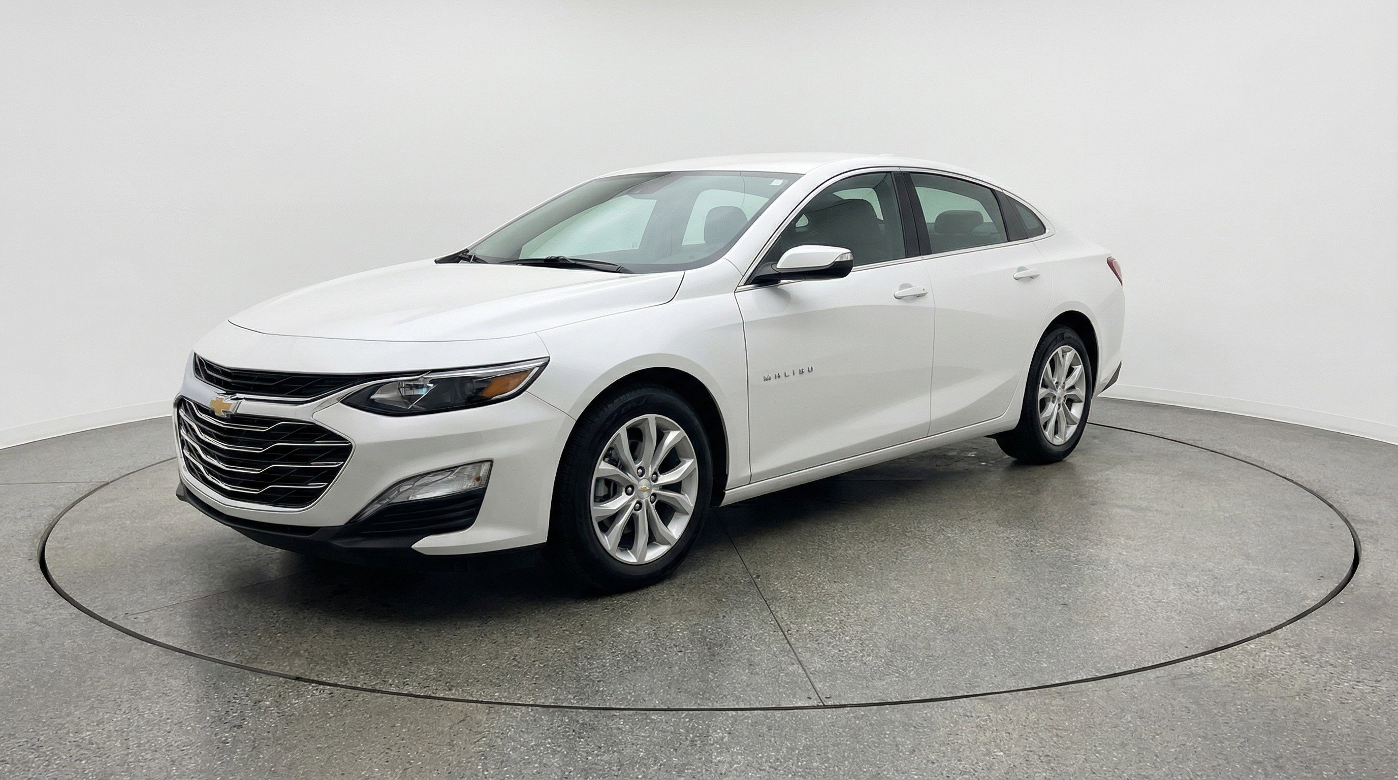 Used 2024 Chevrolet Malibu LT FWD image 3