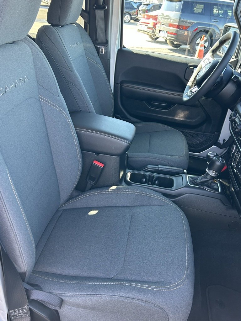 Used 2024 Jeep Wrangler Sahara image 21