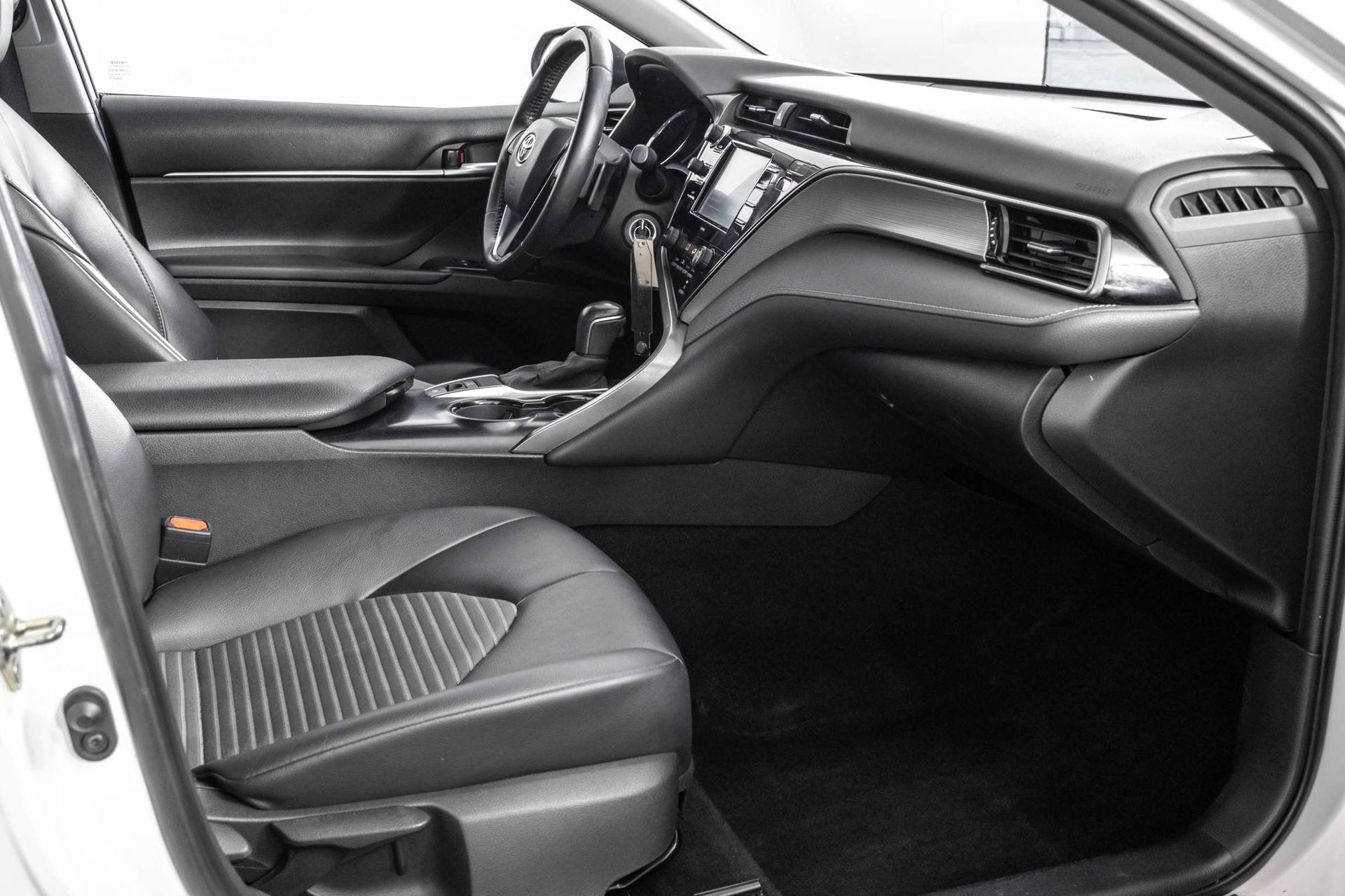 Used 2020 Toyota Camry SE AWD/4WD image 40