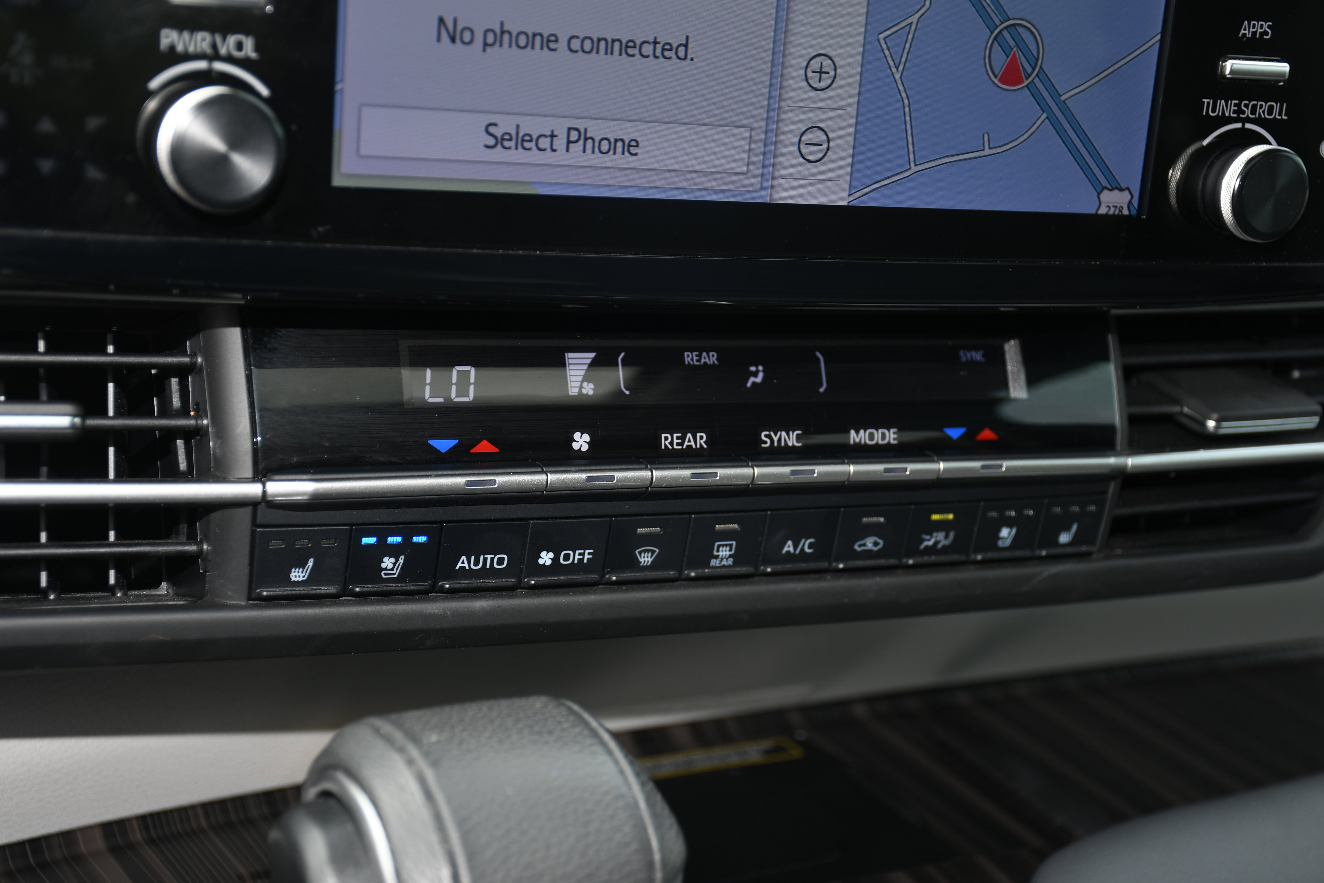 Used 2022 Toyota Sienna Limited FWD image 16