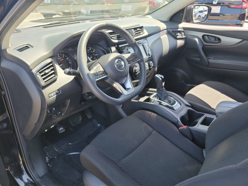 Used 2020 Nissan Rogue Sport S image 15