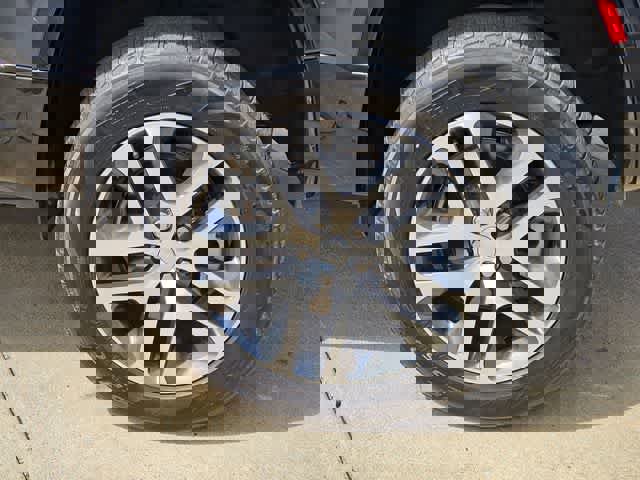 Used 2023 Land Rover Defender 130 X-Dynamic SE image 14