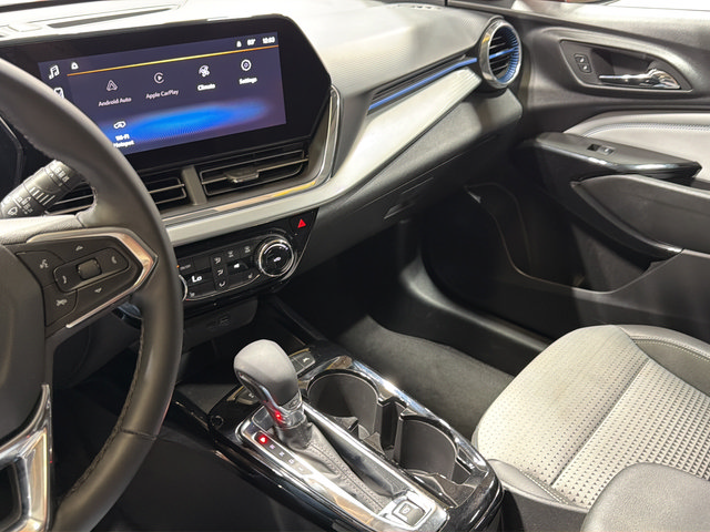 Used 2025 Chevrolet Trax LT w/ LT Convenience Package FWD image 22