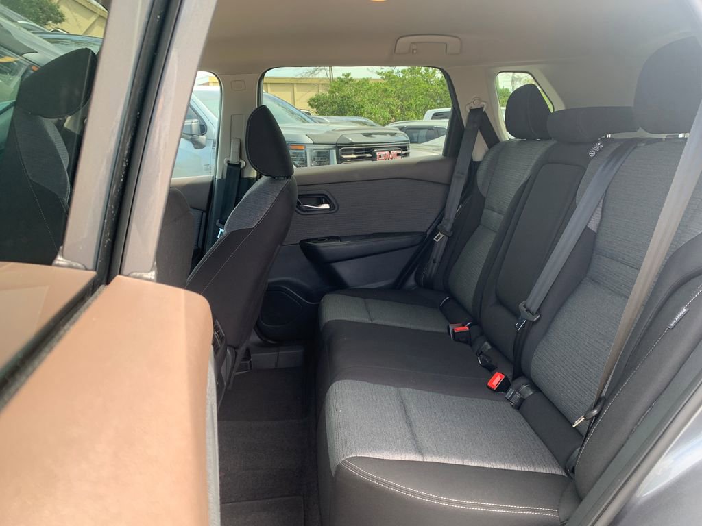 Used 2023 Nissan Rogue SV image 23