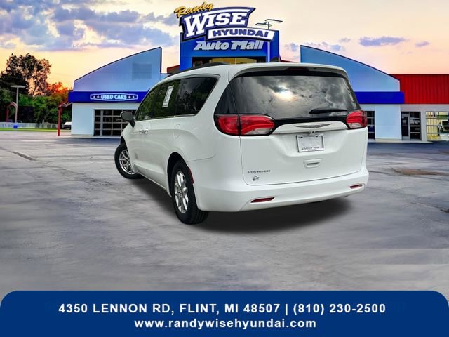 Used 2021 Chrysler Voyager Lxi FWD image 4