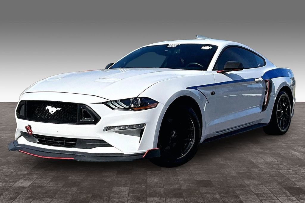 Used 2018 Ford Mustang Coupe image 2