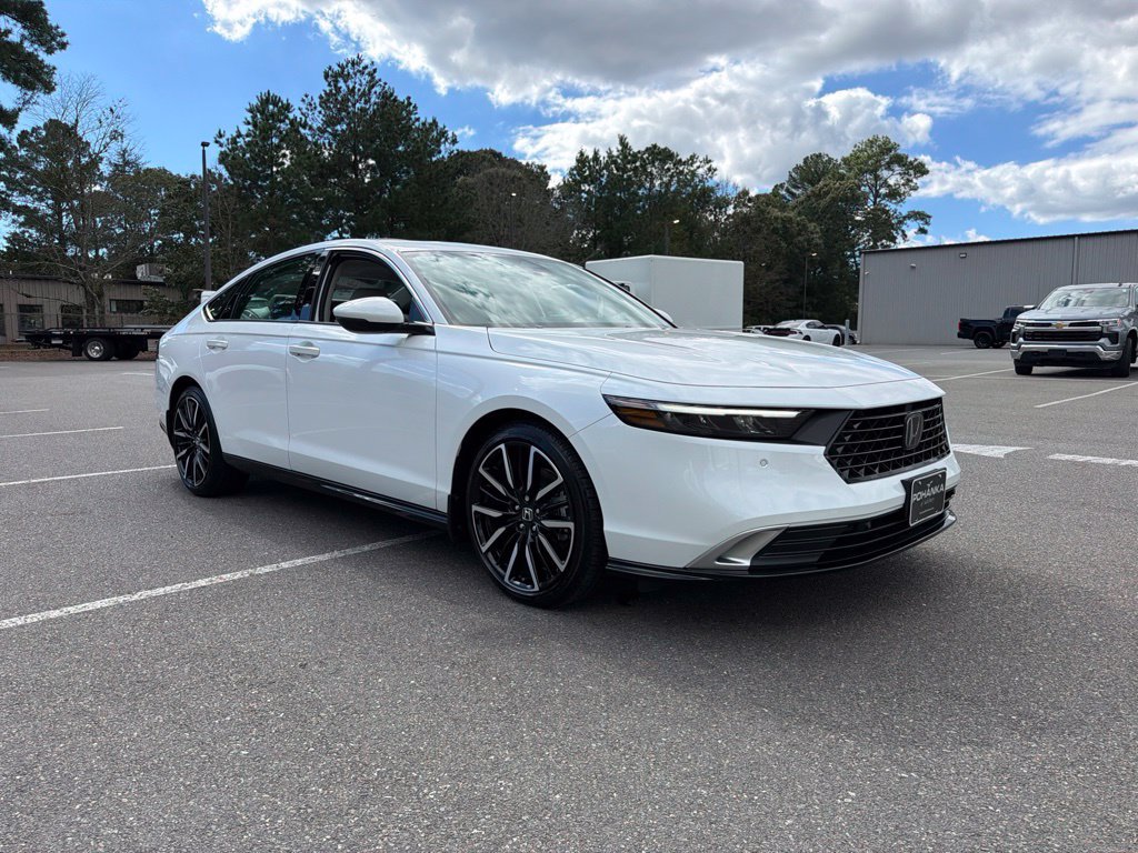 Certified 2025 Honda Accord Touring image 4