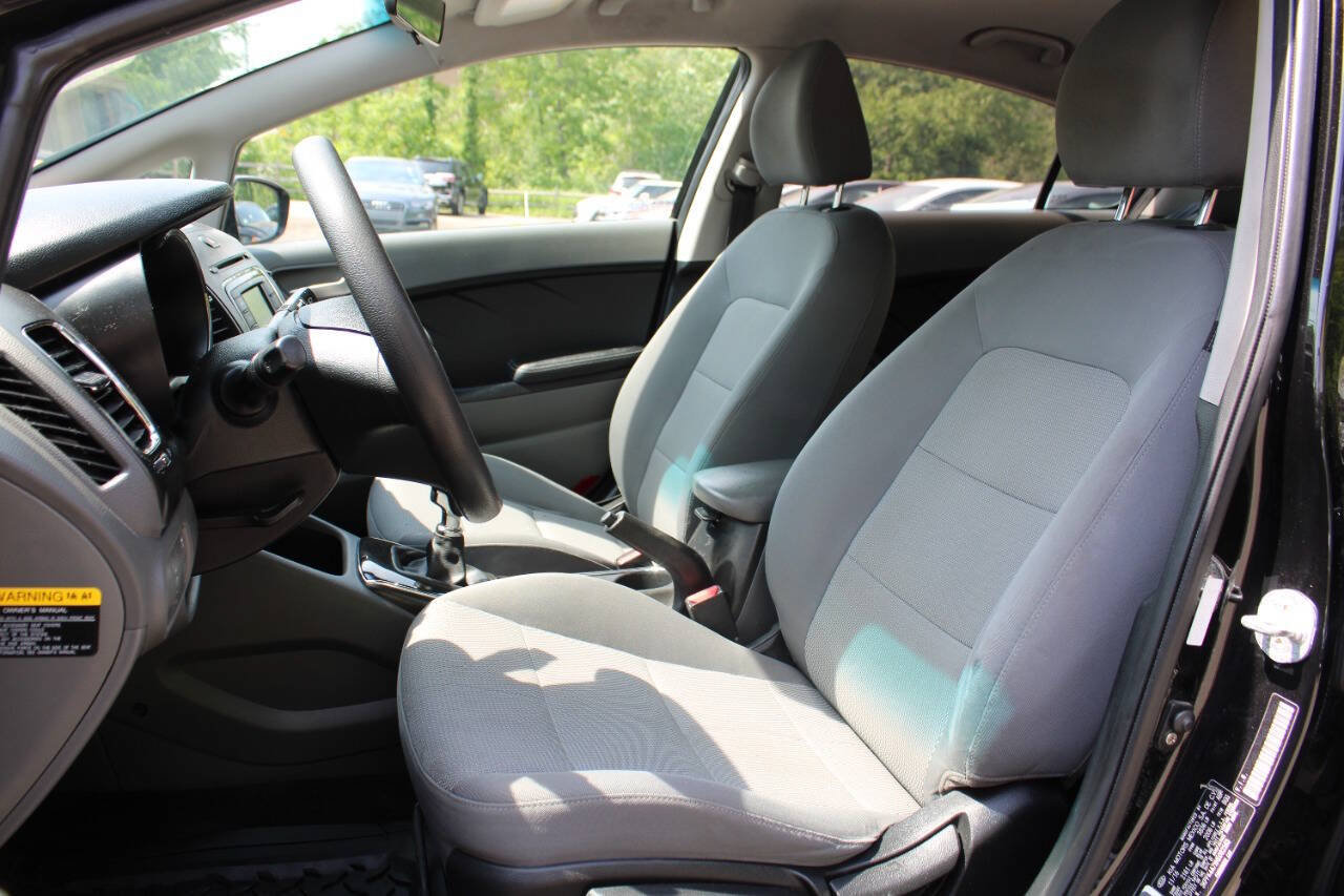 Used 2017 Kia Forte LX FWD image 23