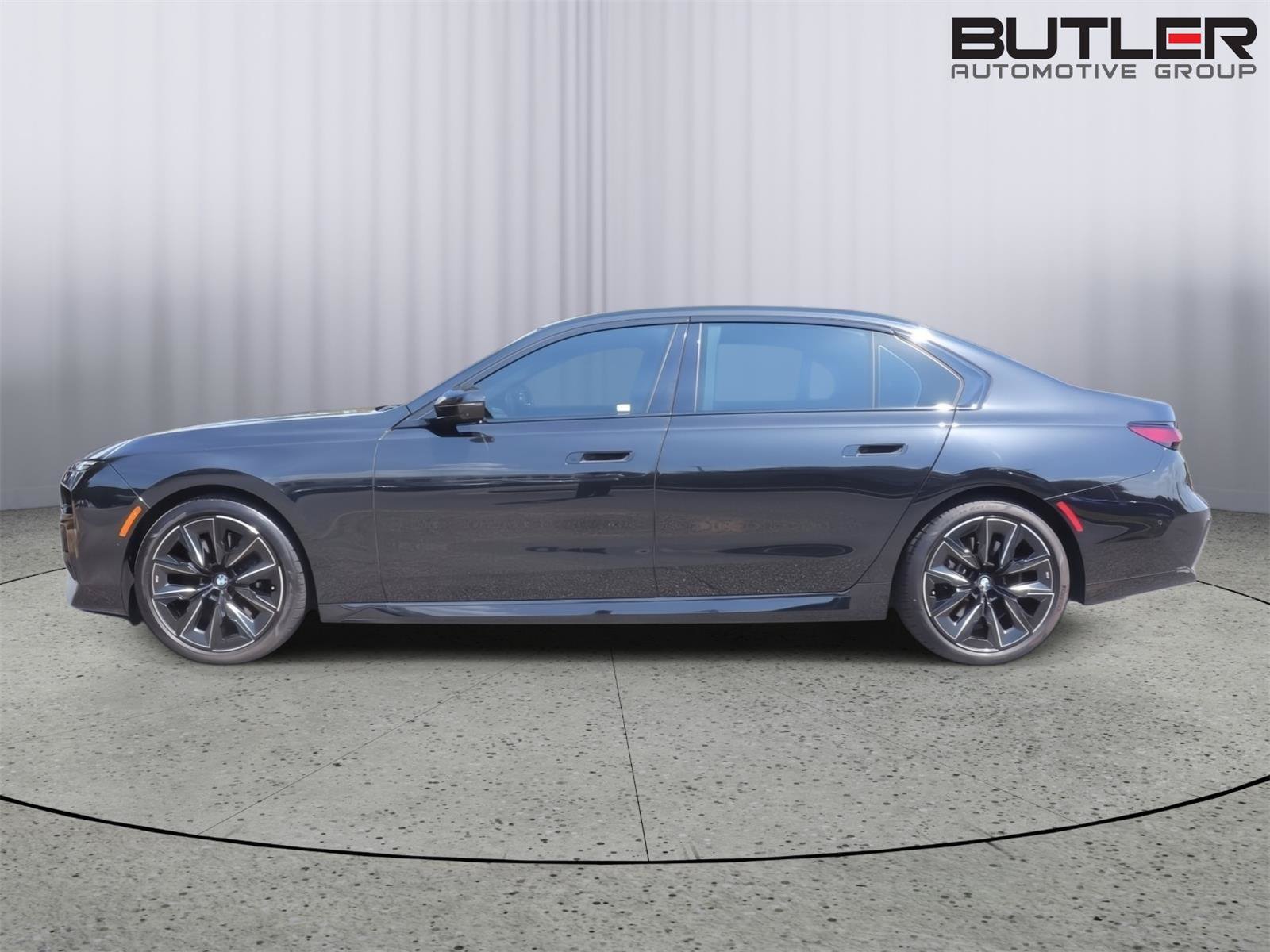 Used 2023 BMW 740i RWD image 3