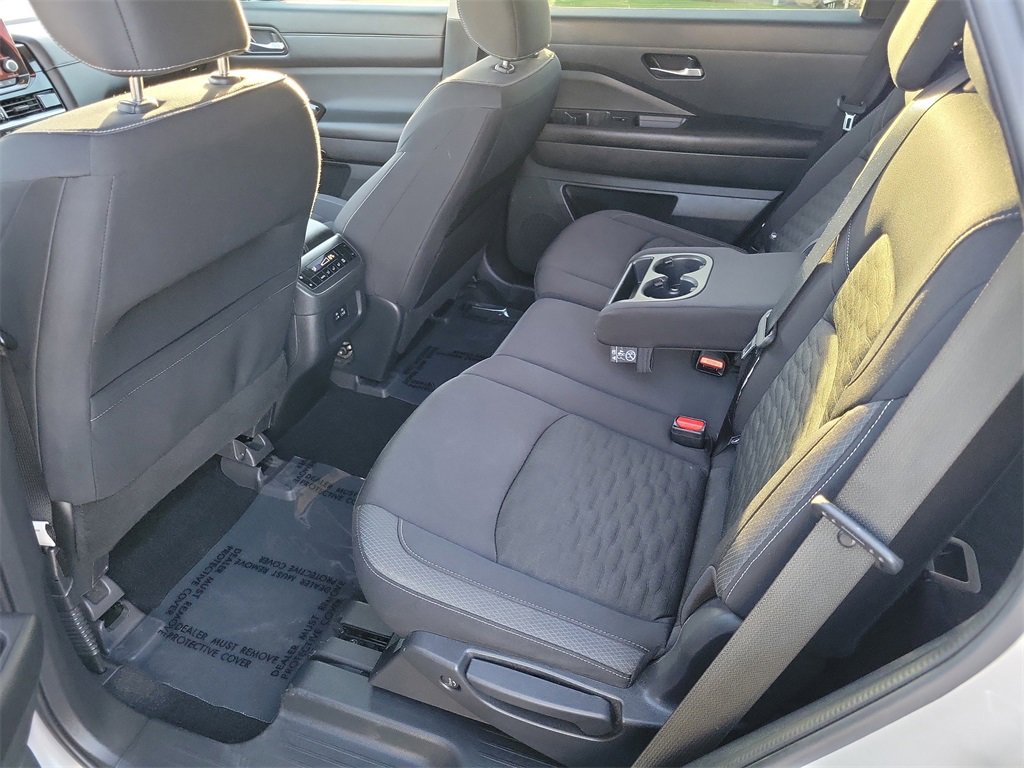 Used 2022 Nissan Pathfinder SV image 19