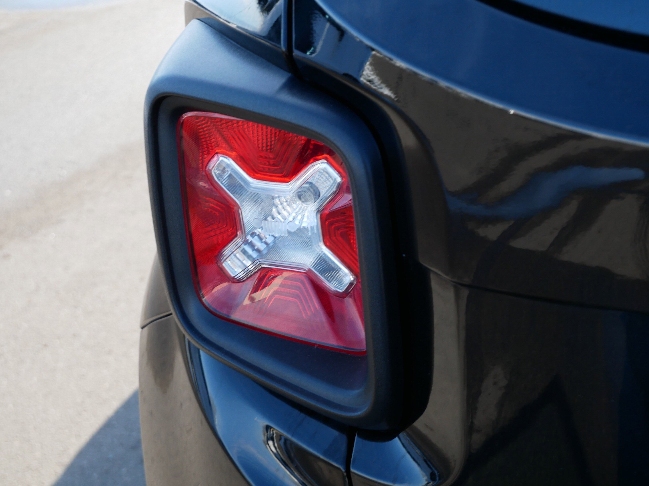 Used 2018 Jeep Renegade Latitude w/ Cold Weather Group image 17