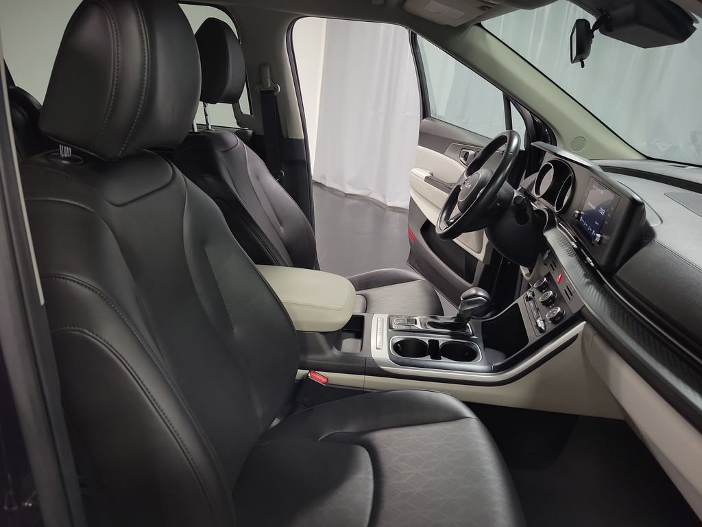 Used 2023 Kia Carnival LX FWD image 35