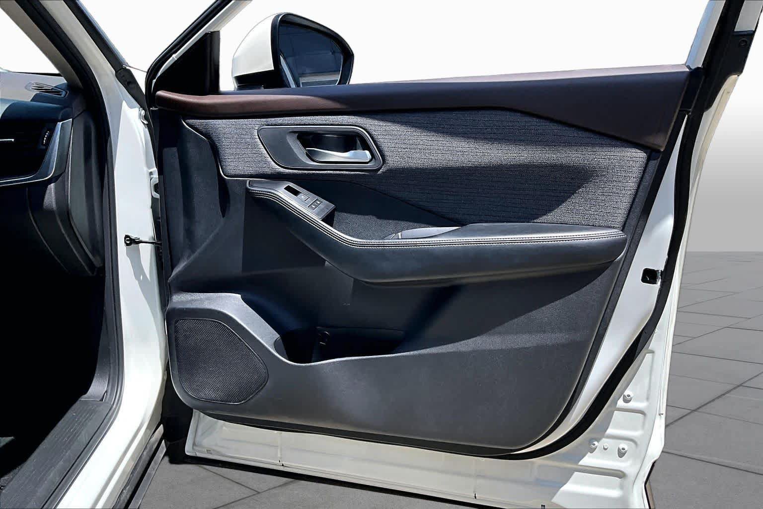 Certified 2023 Nissan Rogue SV FWD image 22
