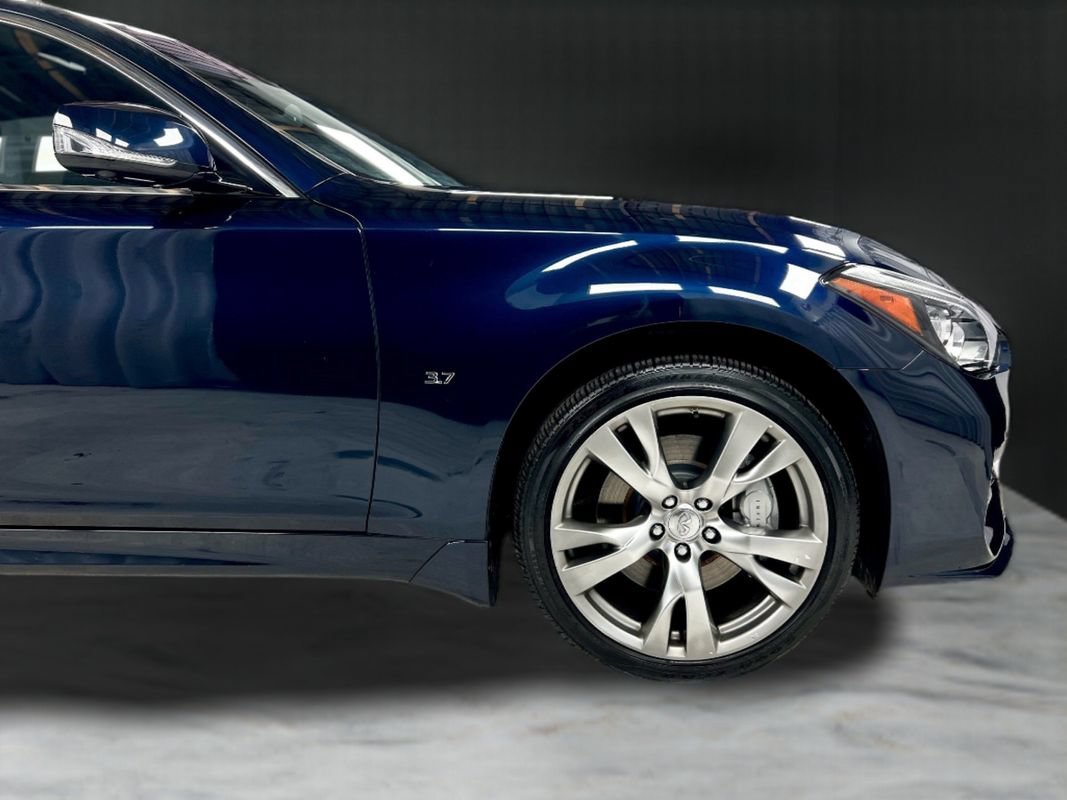 Used 2018 INFINITI Q70 Luxe w/ Sport Package AWD/4WD image 11