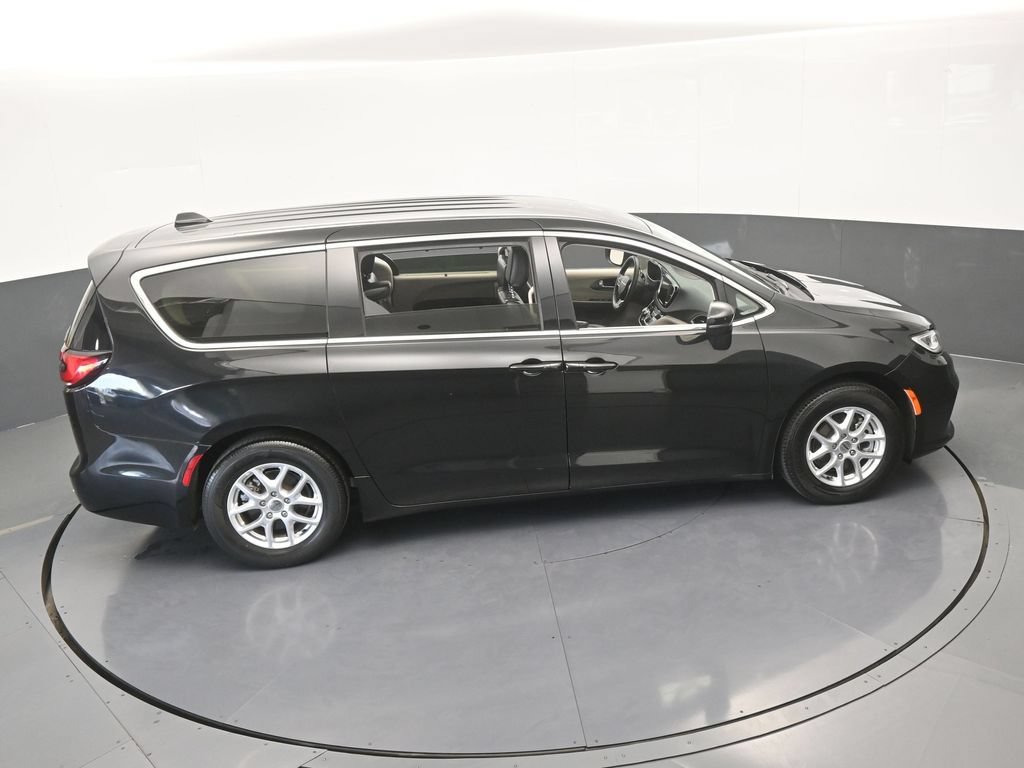 Used 2023 Chrysler Pacifica Touring-L FWD image 50