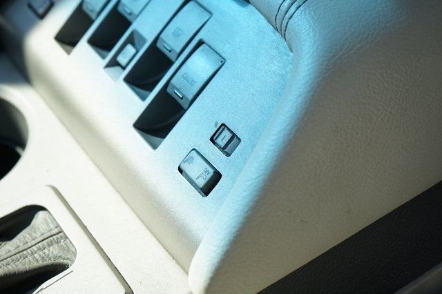 Used 2004 Lincoln Navigator Luxury image 17