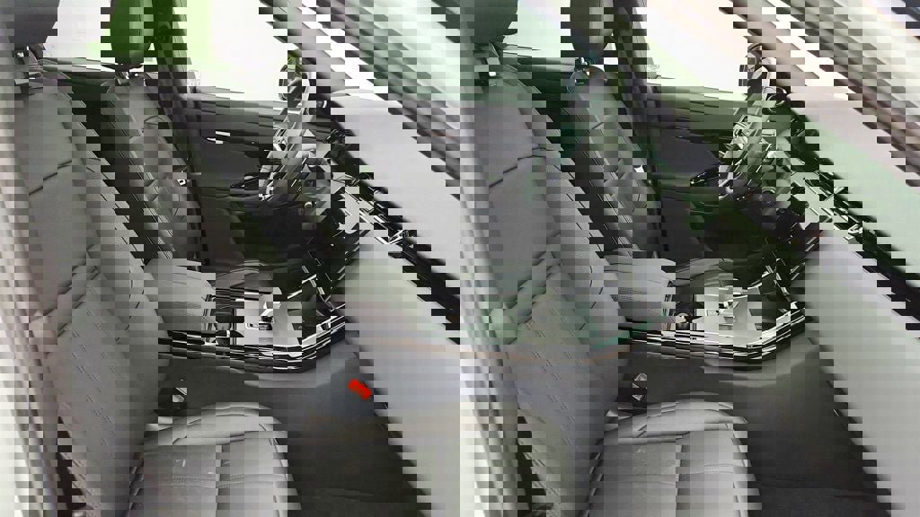 Used 2024 Land Rover Range Rover Evoque Dynamic SE image 24