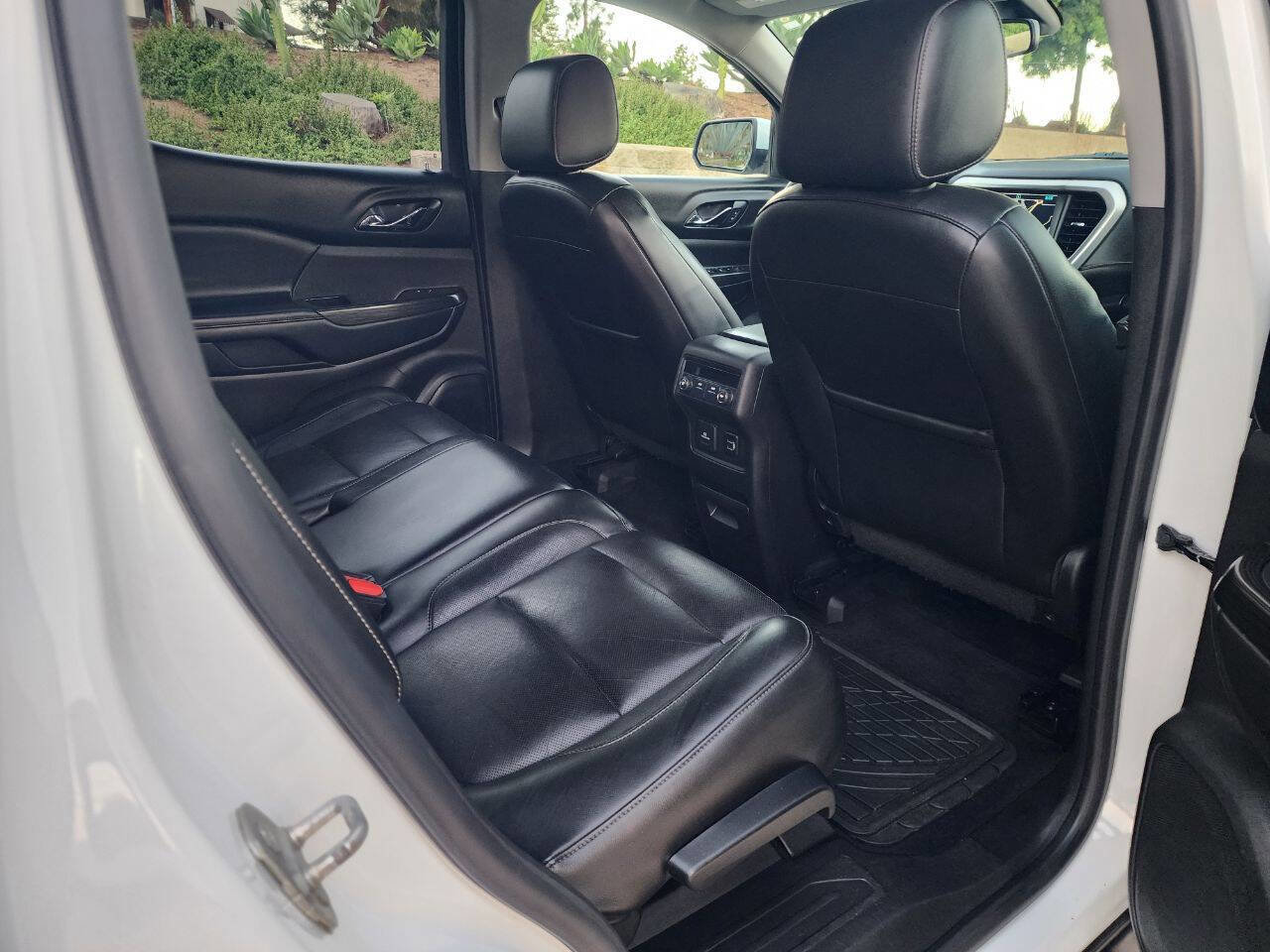 Used 2017 GMC Acadia SLT image 21