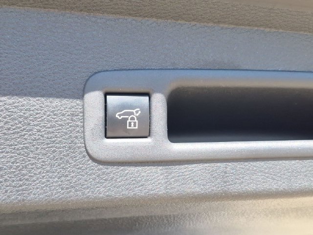 Certified 2025 Toyota Sienna XSE w/ XSE Plus Package AWD/4WD image 31