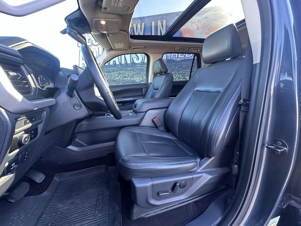 Used 2023 Ford Expedition XLT image 5