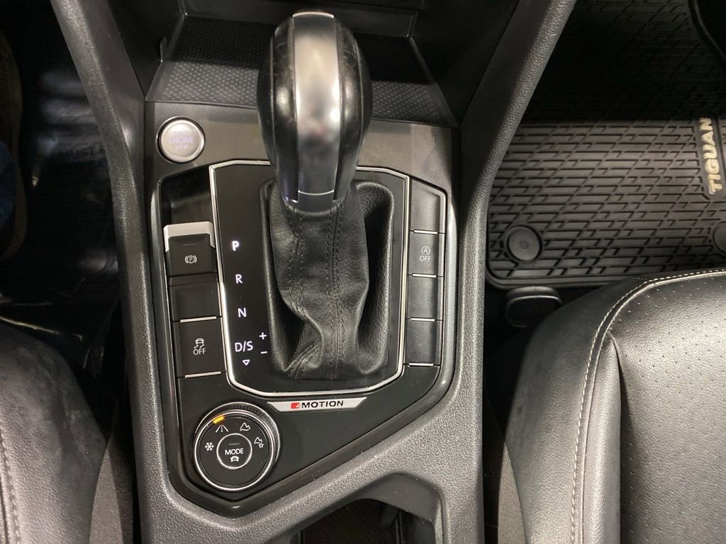 Used 2018 Volkswagen Tiguan SEL w/ 3rd Row Seat Package image 18