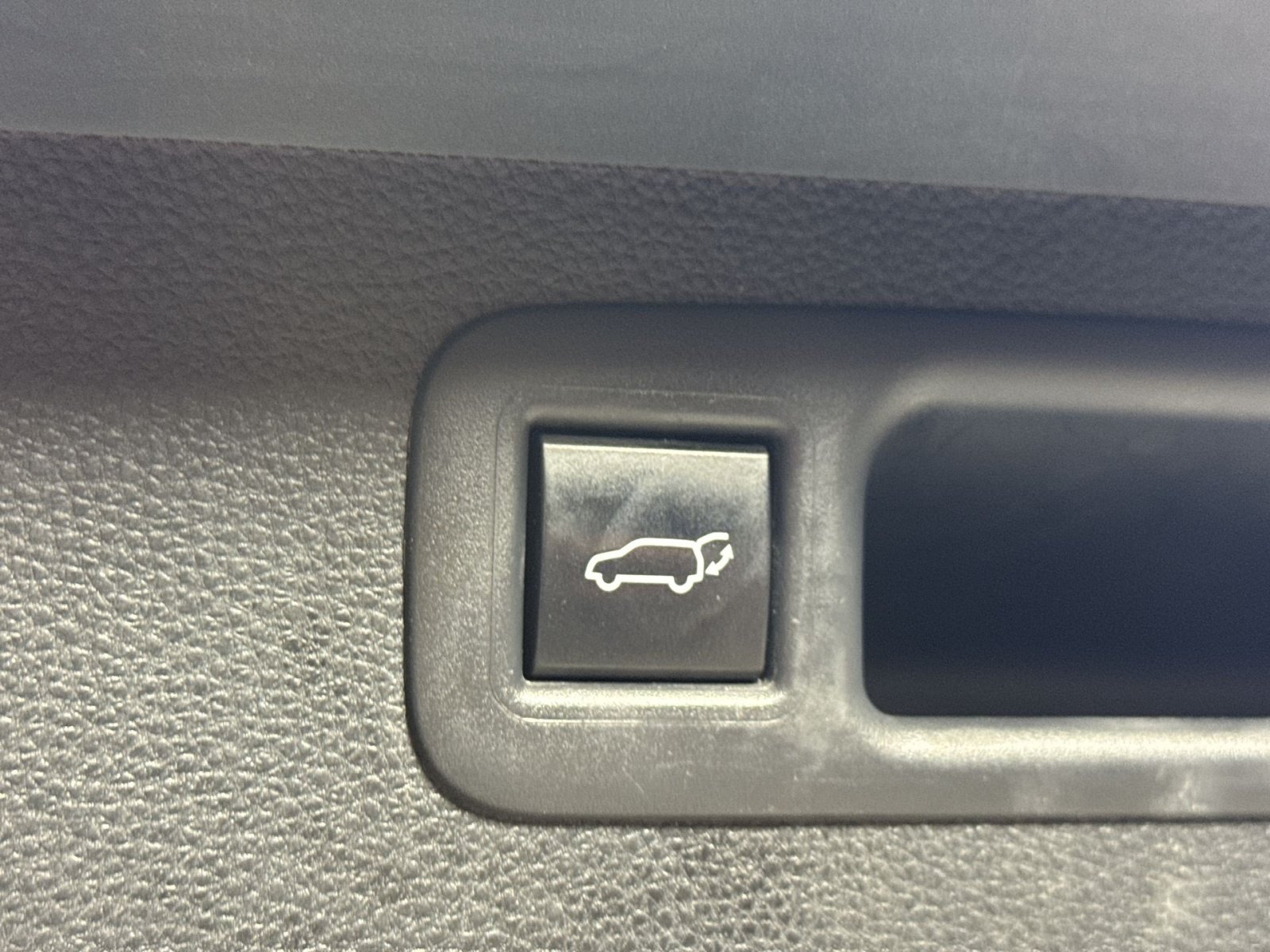 Used 2022 Toyota Highlander XLE AWD/4WD image 39
