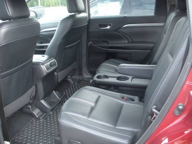 Used 2018 Toyota Highlander SE AWD/4WD image 11