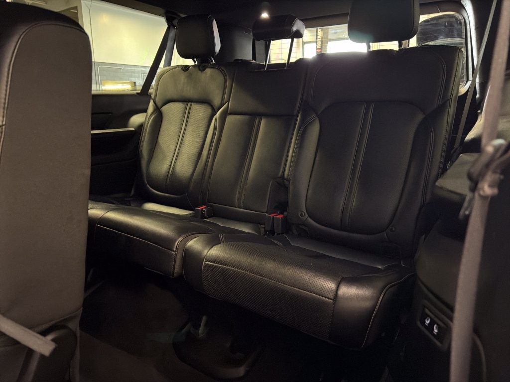 Used 2024 Jeep Wagoneer L Series II w/ Flexible Seating Group AWD/4WD image 19