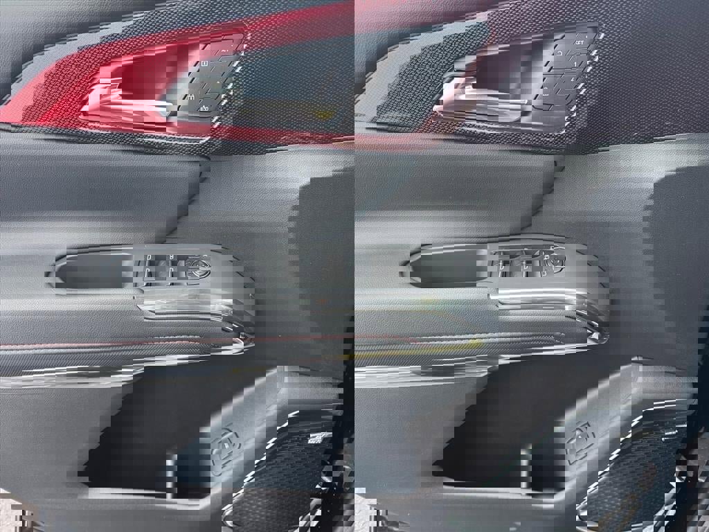 New 2026 Chevrolet Traverse RS image 10