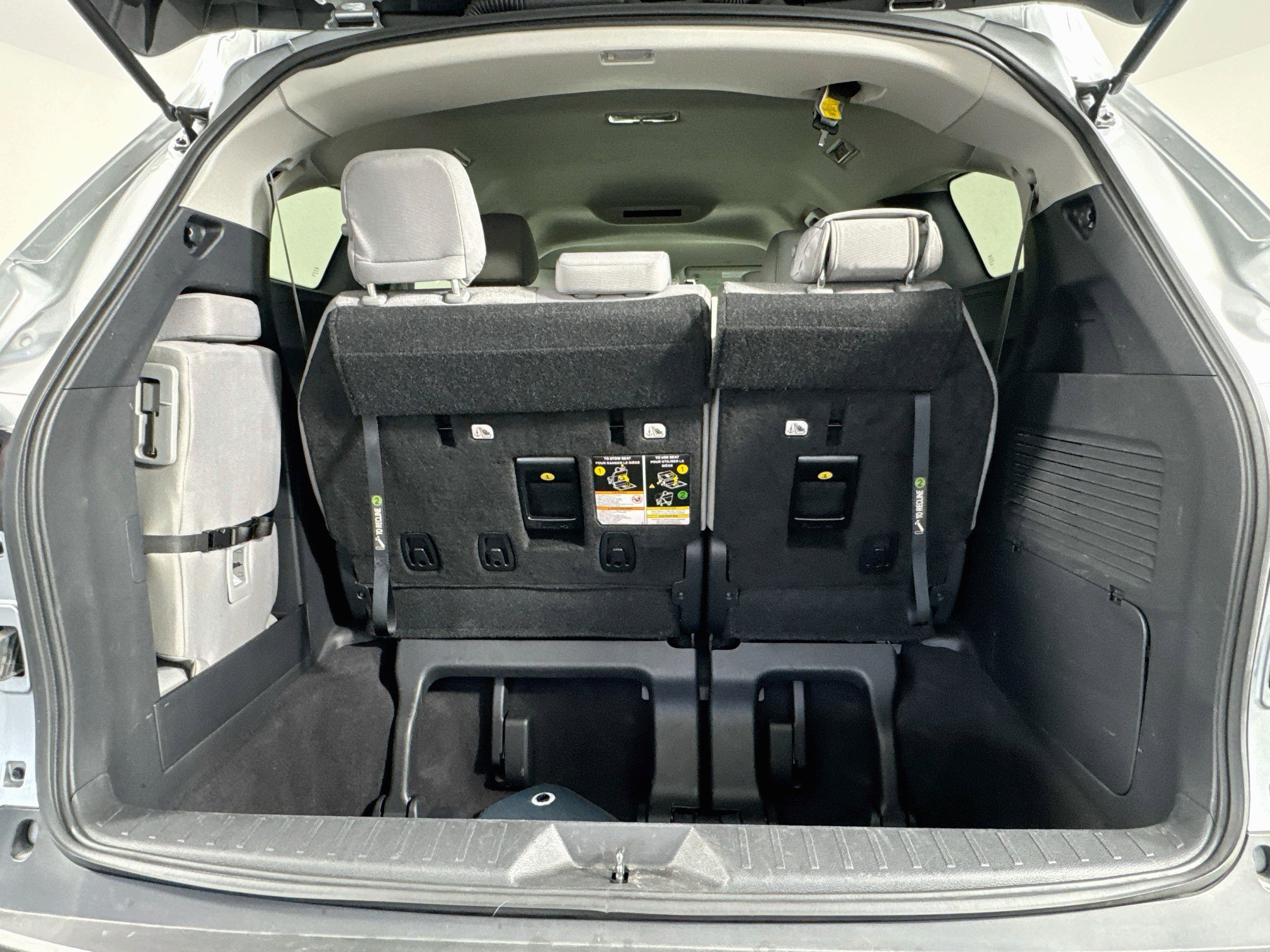 Certified 2025 Toyota Sienna LE FWD image 25