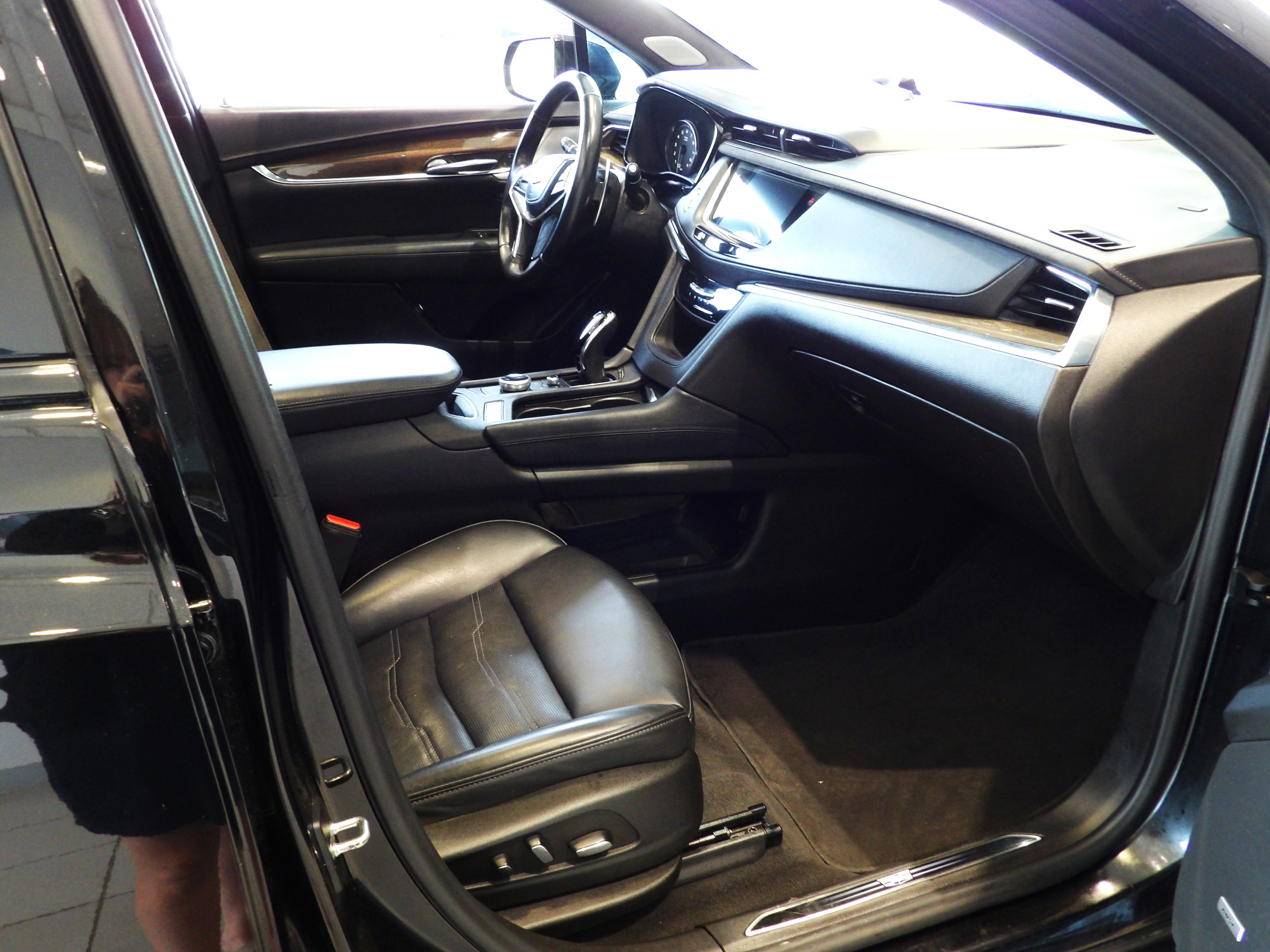 Used 2022 Cadillac XT5 Sportv w/ Platinum Package AWD/4WD image 24