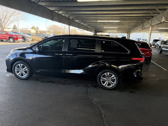 Used 2021 Toyota Sienna XSE image 8