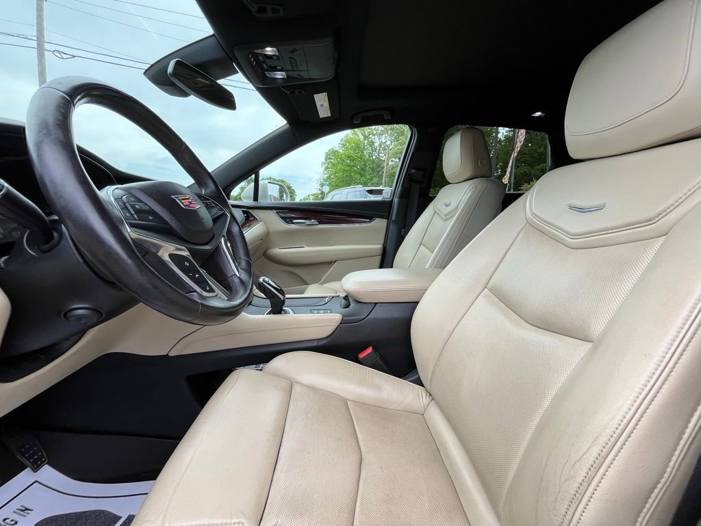 Used 2017 Cadillac XT5 Luxury w/ Driver Awareness Package AWD/4WD image 16