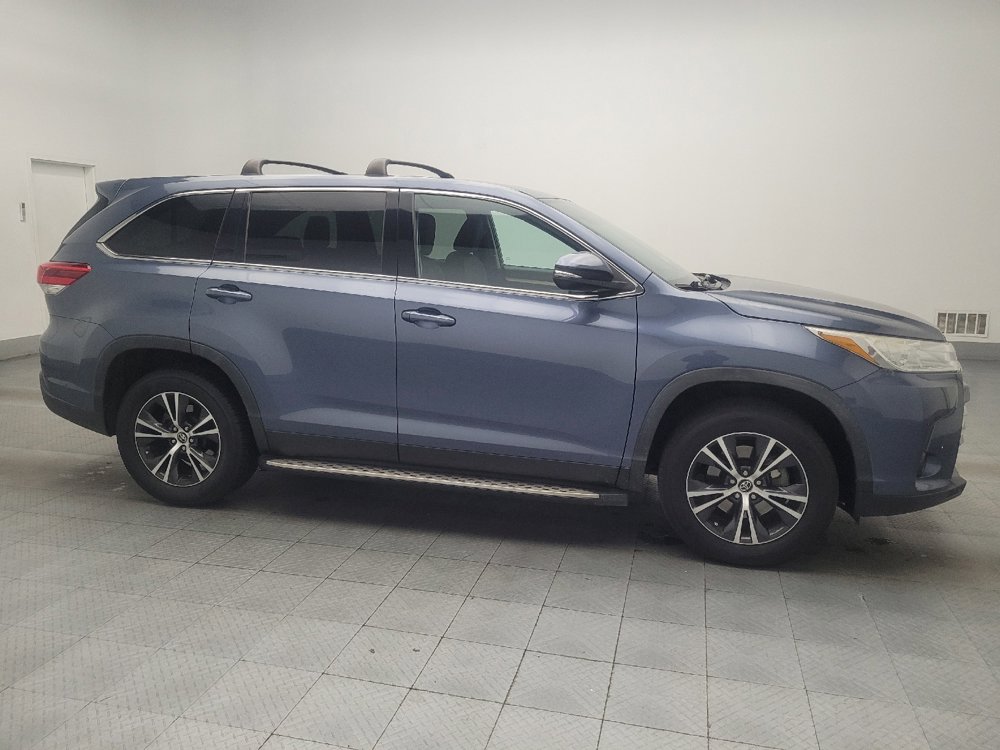 Used 2019 Toyota Highlander LE FWD image 11