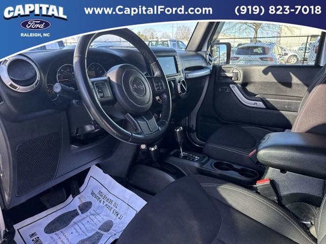 Used 2018 Jeep Wrangler Sahara w/ Dual Top Group image 17