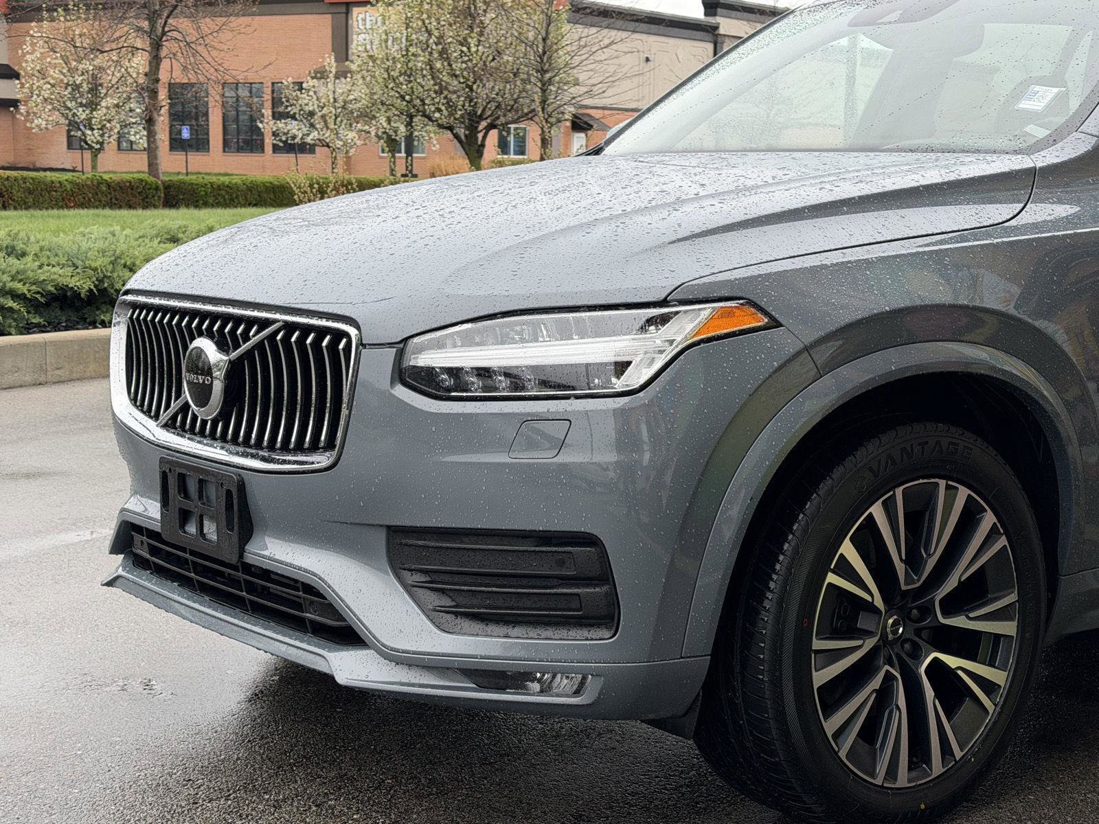 Used 2022 Volvo XC90 T6 Momentum w/ Climate Package AWD/4WD image 11