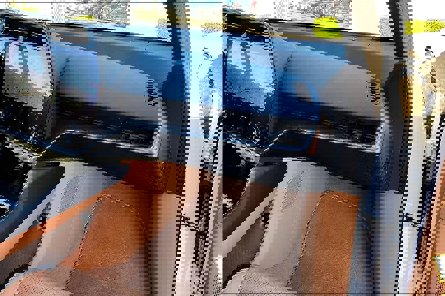 Used 2023 Lexus RZ 450e Premium image 18