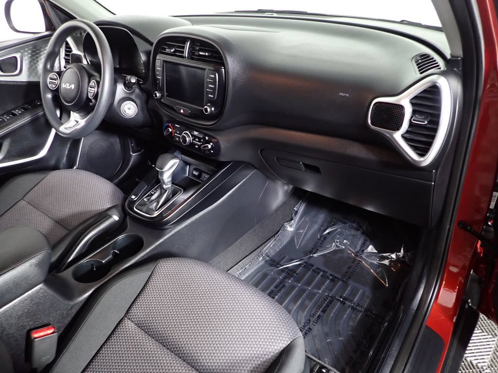 Used 2025 Kia Soul LX FWD image 34