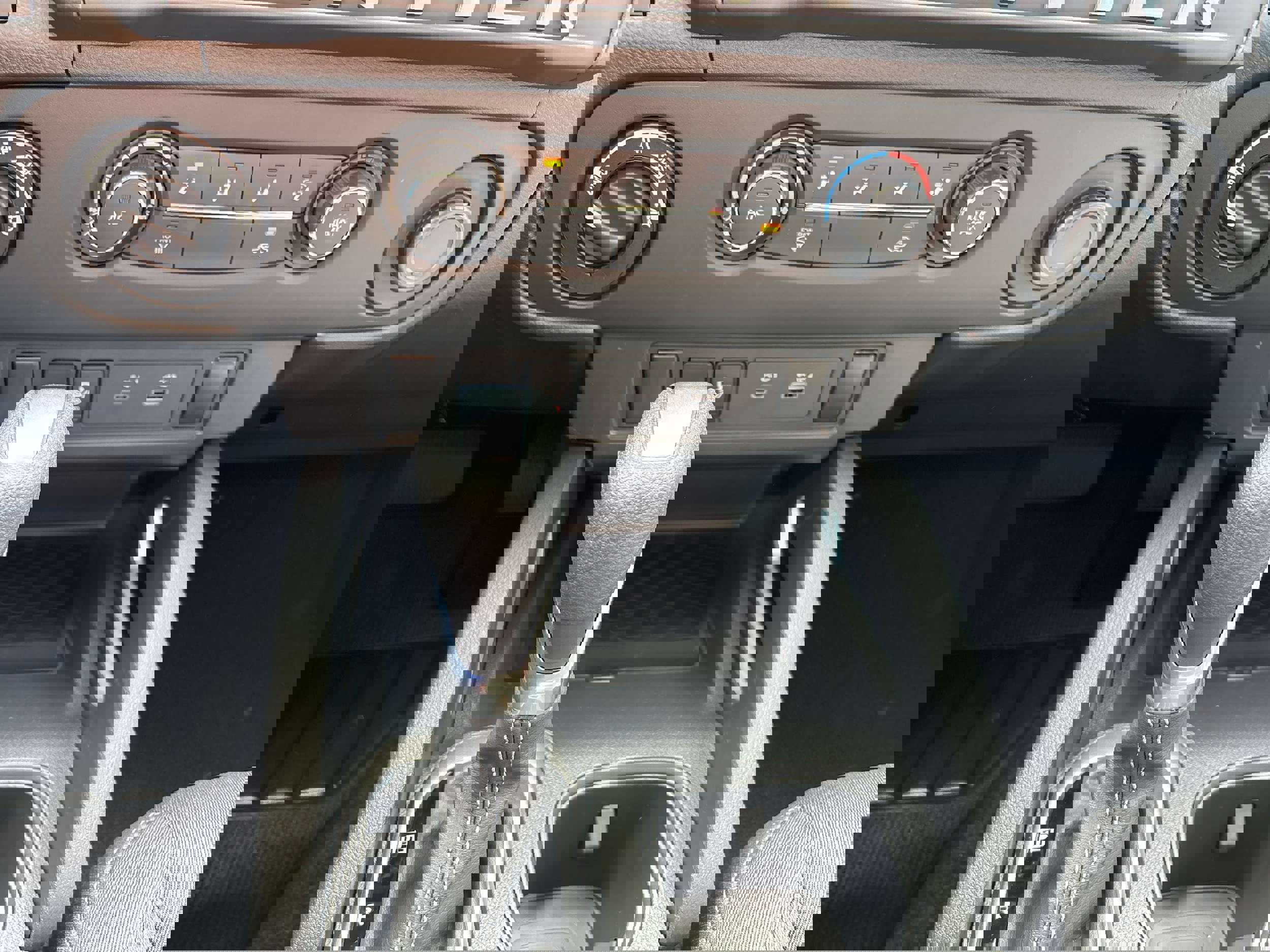 New 2026 Nissan Frontier SV w/ Tow Package image 12