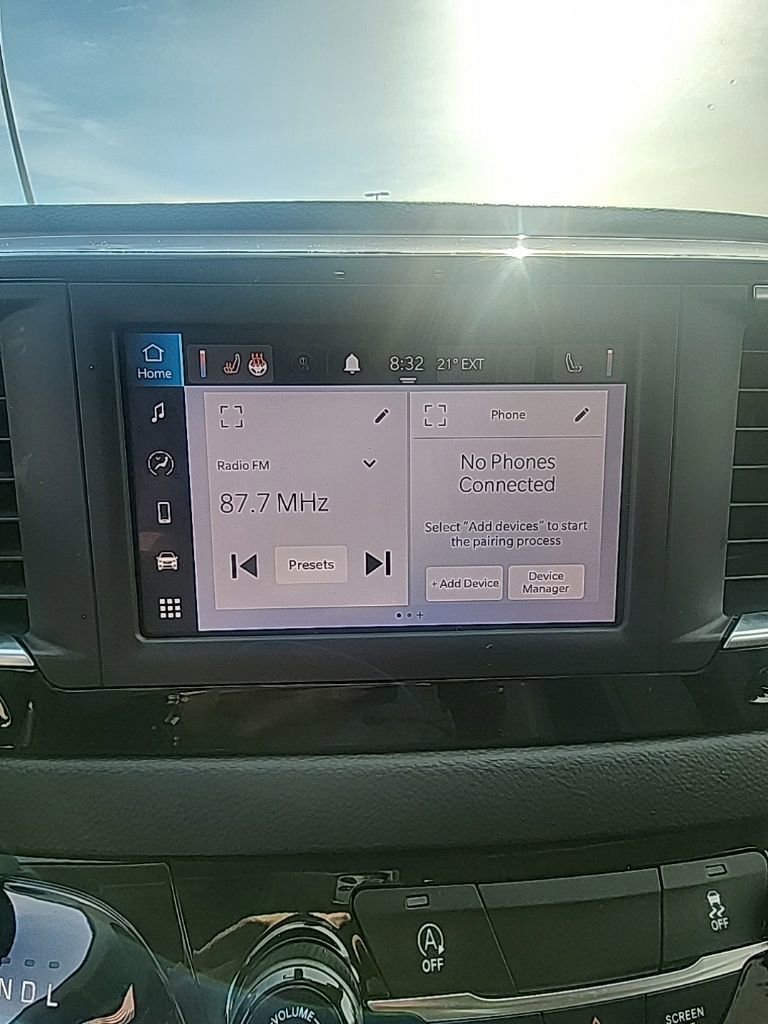 Used 2022 Chrysler Voyager LX image 19