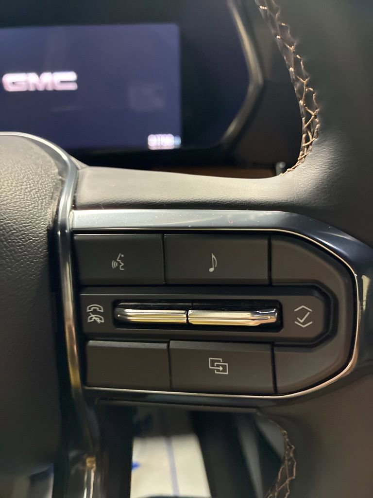 Used 2024 GMC Canyon AT4 w/ Technology Package image 14