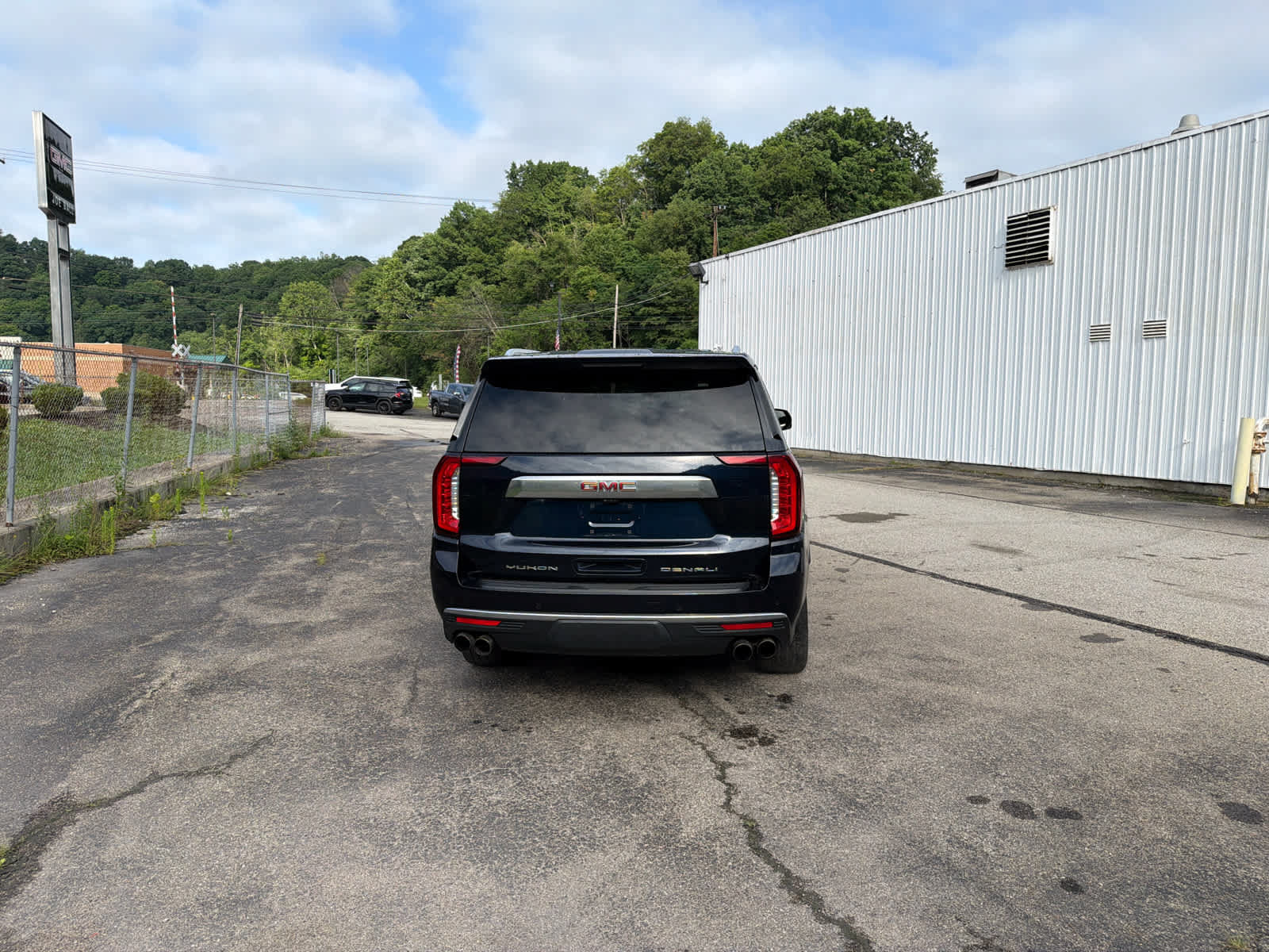 Used 2021 GMC Yukon XL Denali w/ Denali Premium Package AWD/4WD image 5
