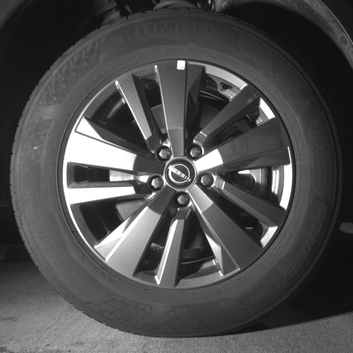 Used 2025 Nissan Pathfinder SV image 13