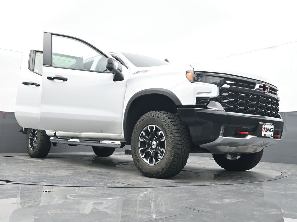 Used 2024 Chevrolet Silverado 1500 ZR2 w/ Technology Package image 50