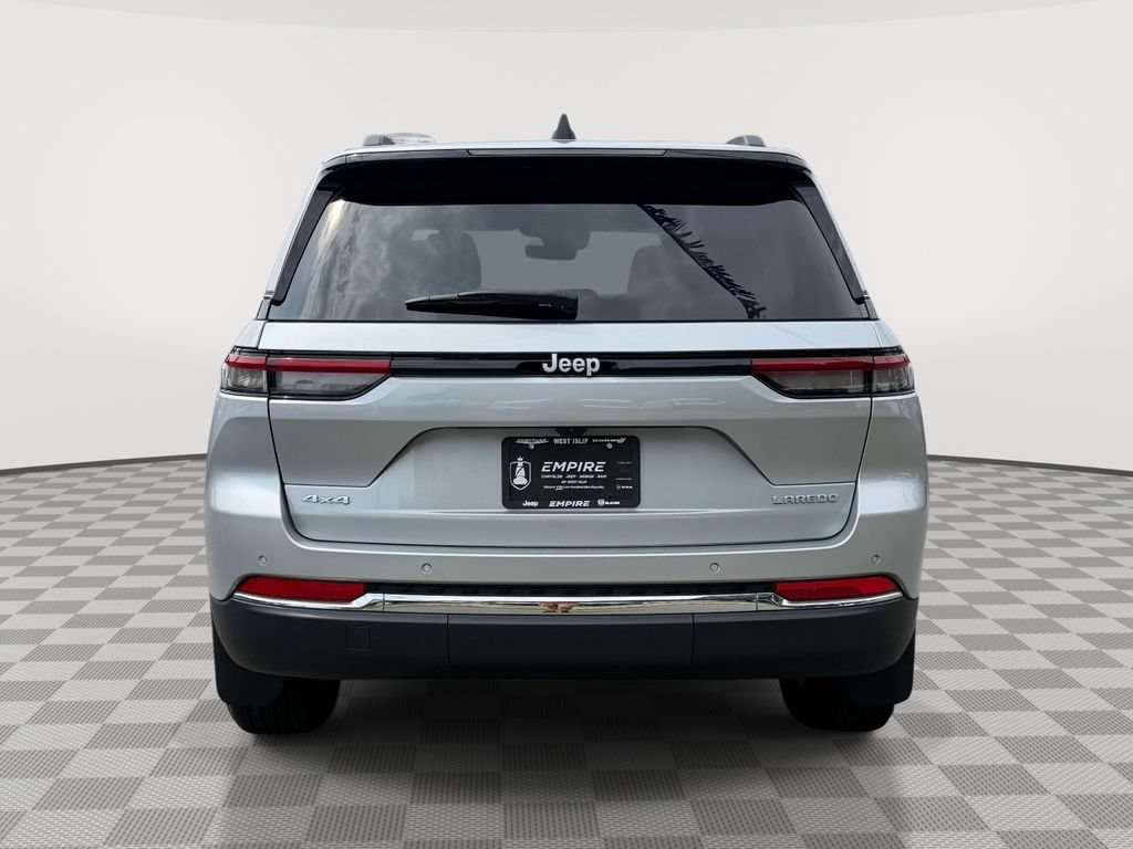 Used 2025 Jeep Grand Cherokee Laredo X AWD/4WD image 11