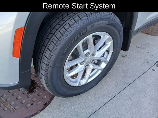 New 2025 Jeep Grand Cherokee L Laredo image 31