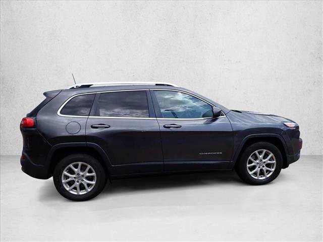 Used 2016 Jeep Cherokee Latitude w/ Cold Weather Group AWD/4WD image 14