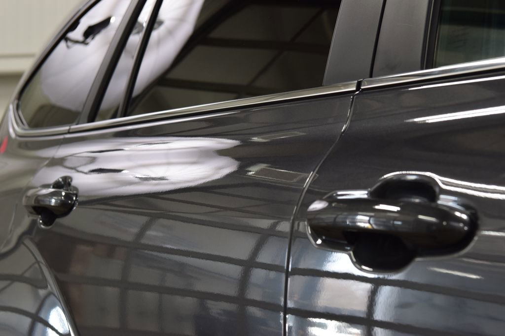 Used 2024 Toyota Highlander XLE AWD/4WD image 18